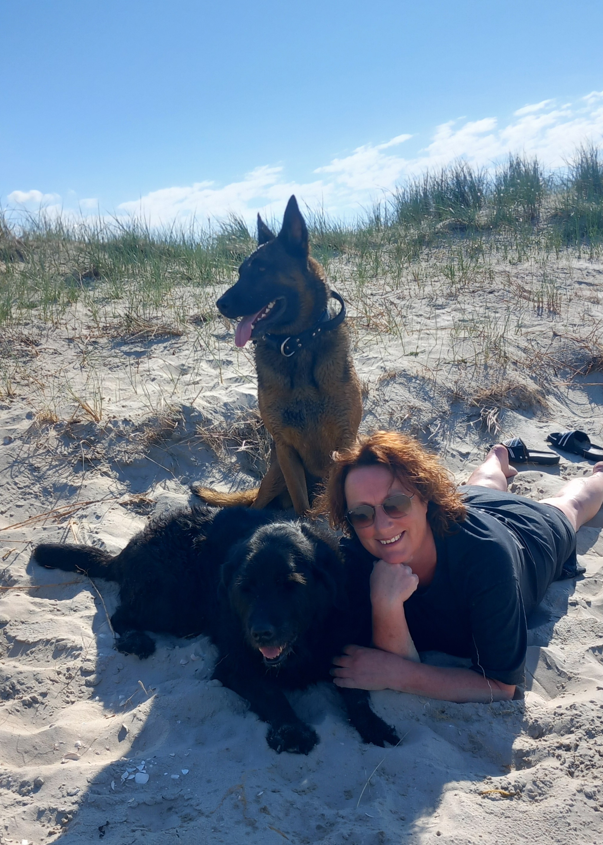 Rossi en Luca samen op het strand